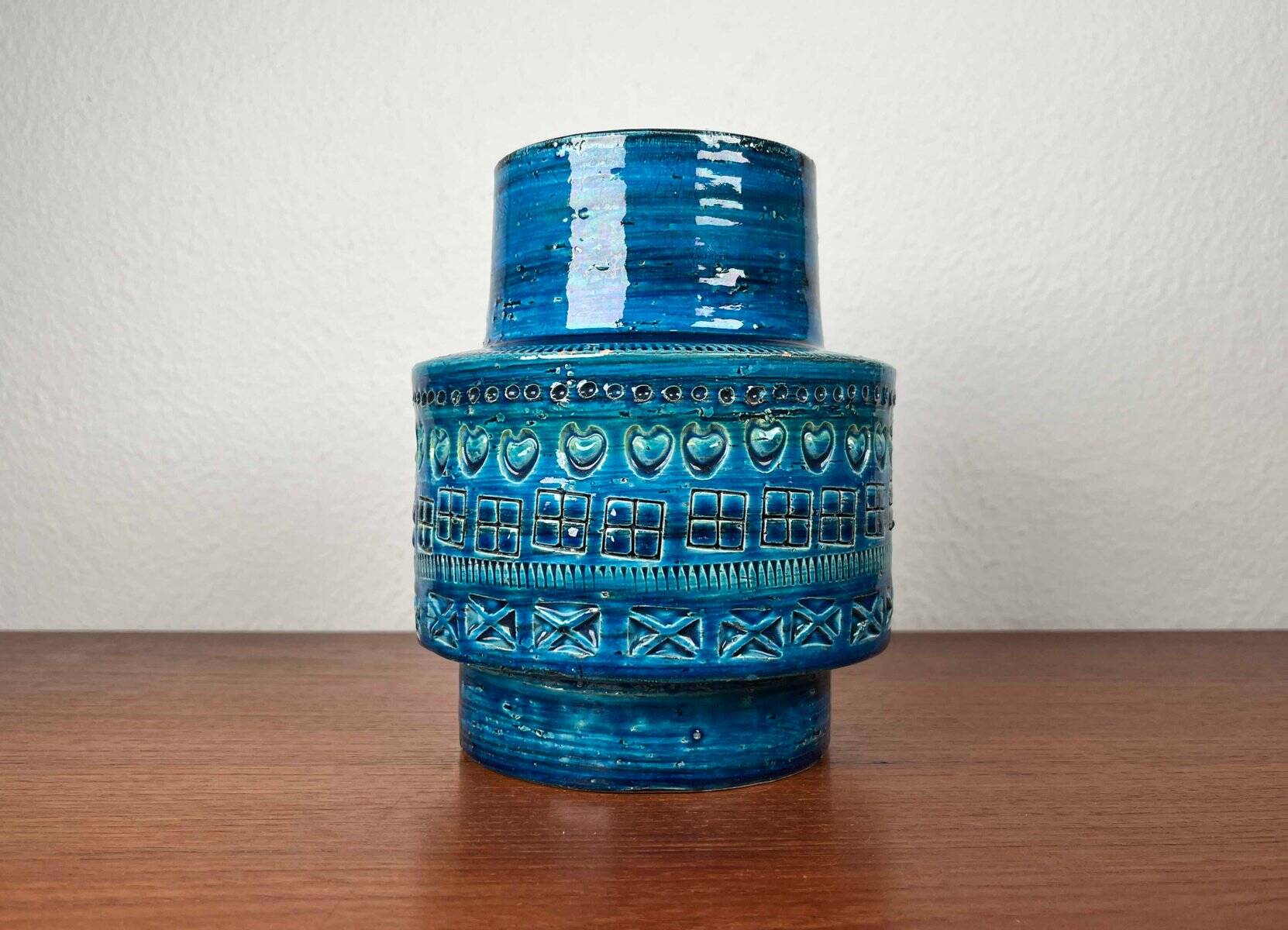 Mid-century Italian pottery vase from the Rimini Blu studio by Aldo Londi for Bitossi, 1960s.