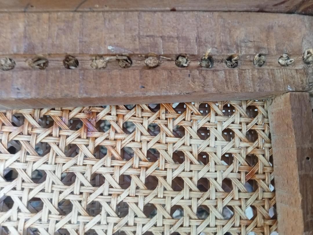 8 chaises cannées