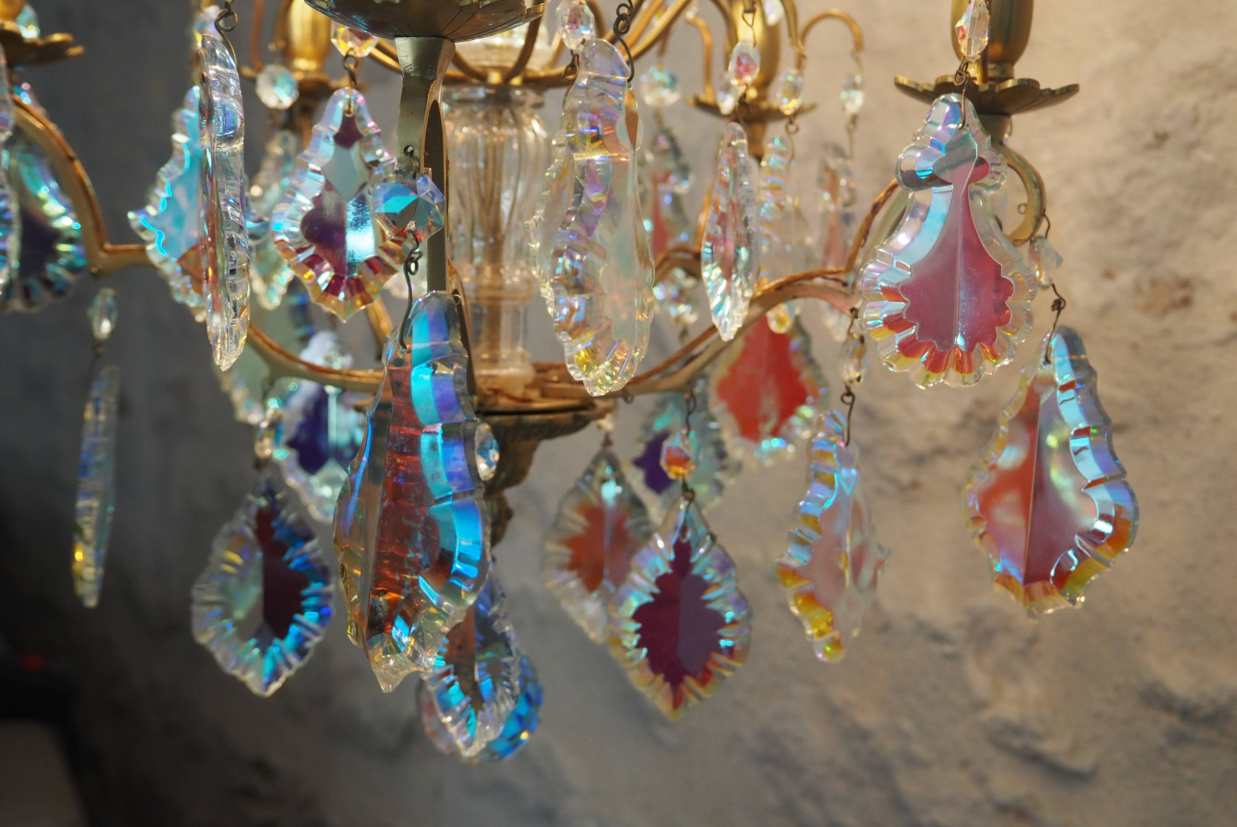 Lustre à pampilles en verres nacrés et bronze