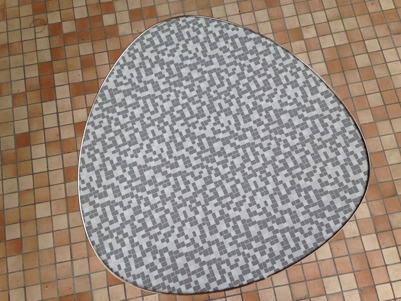 60s-60s tripod table pattern gray mosaic tray