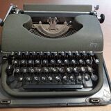 Japy portable typewriter 1960s army green like new