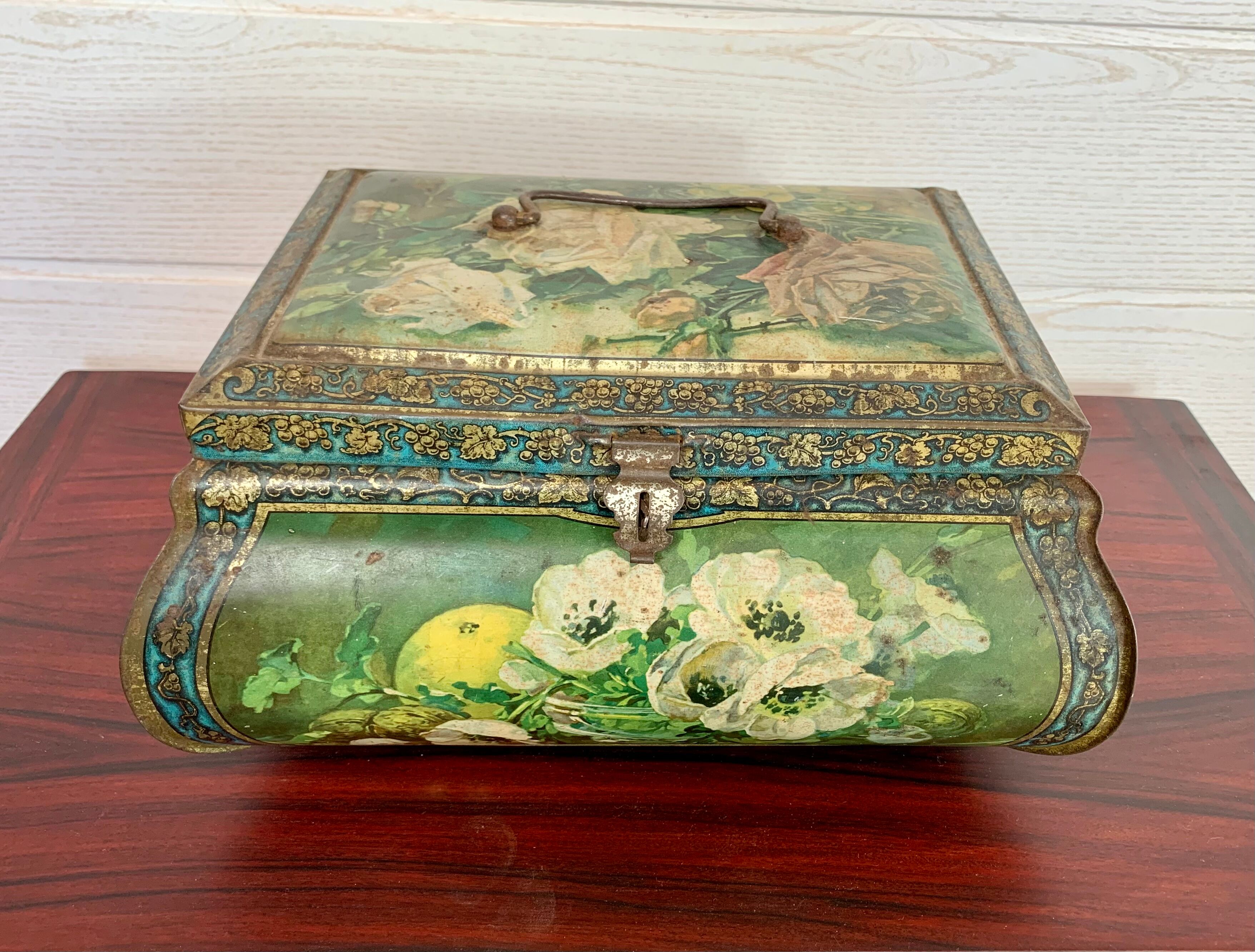 Old and large lithographed sheet metal box Japanese decoration