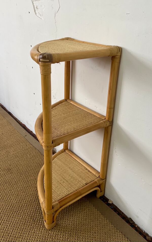 Etagère d'angle en rotin