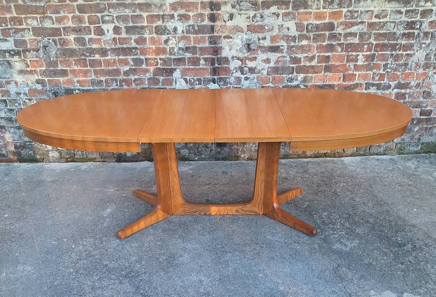 Large vintage extendable oval Baumann table, antique furniture for 6/12 covers.