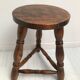 Tabouret en boispied tripode