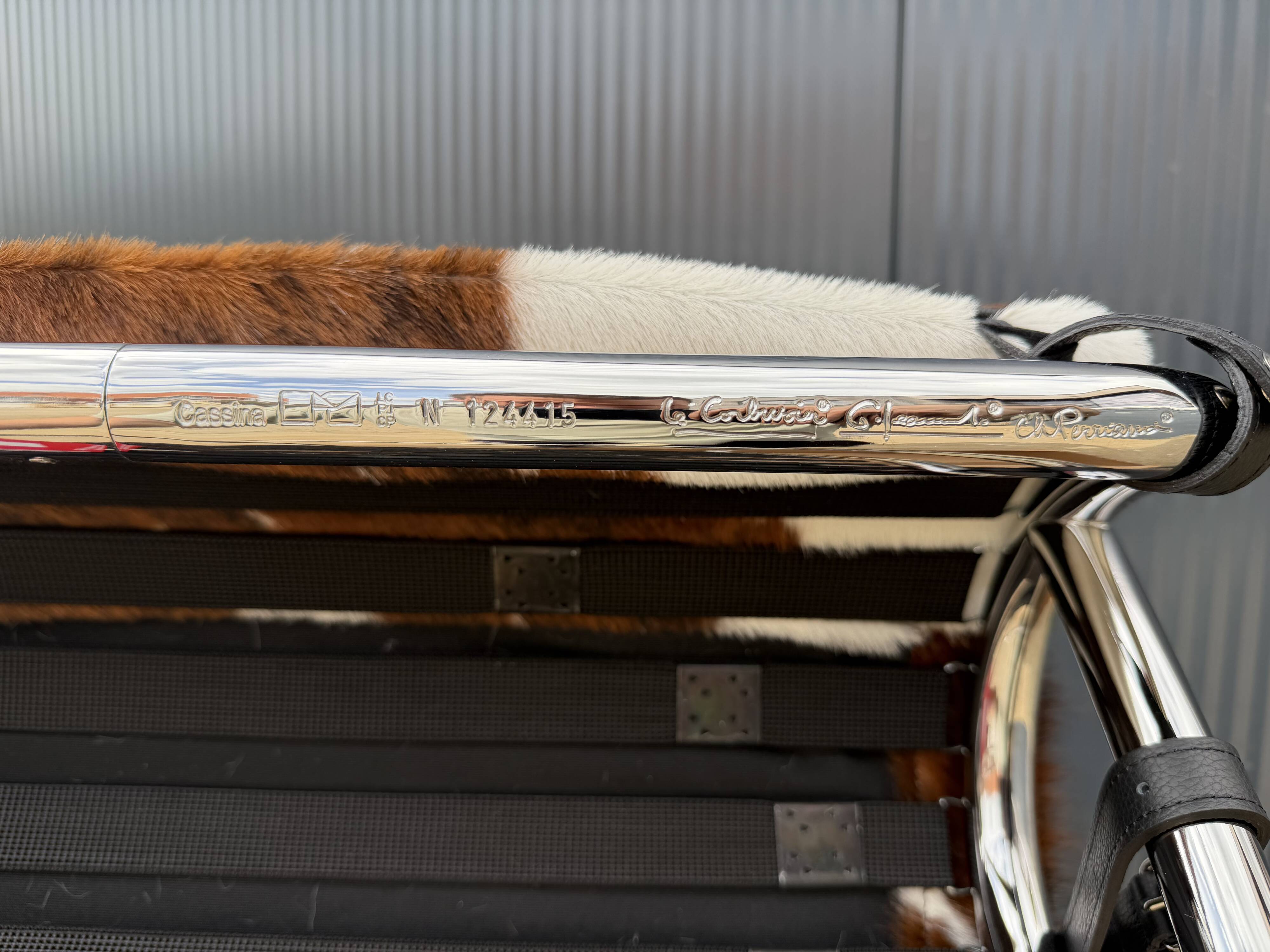 Cassina LC4 Le Corbusier original (signed) in cowhide, in new condition.