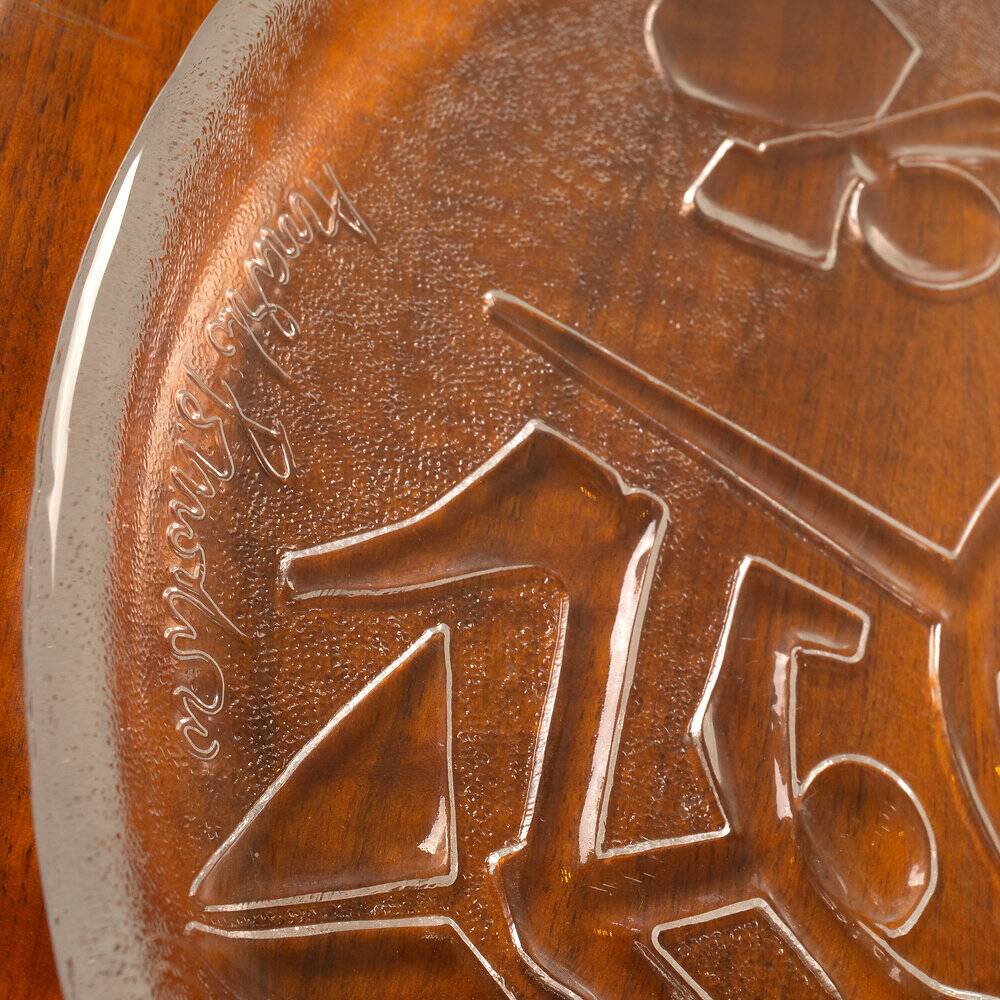 Plaque en verre sculptée par Arnaldo Pomodoro