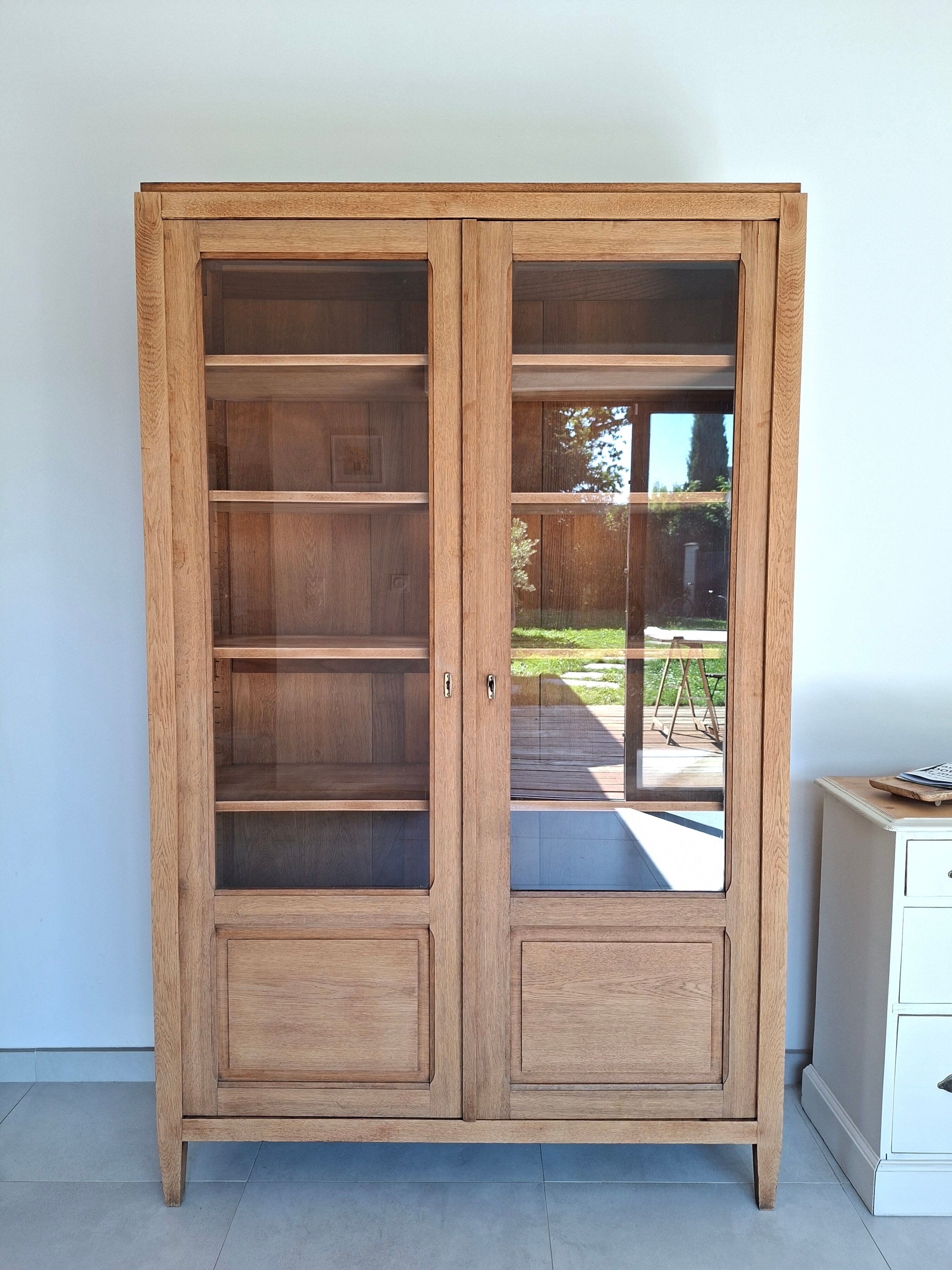 Parisian display cabinet in solid oak