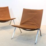 Paire de chauffeuses PK22 en cuir cognac par Poul Kjærholm pour E Kold Christensen