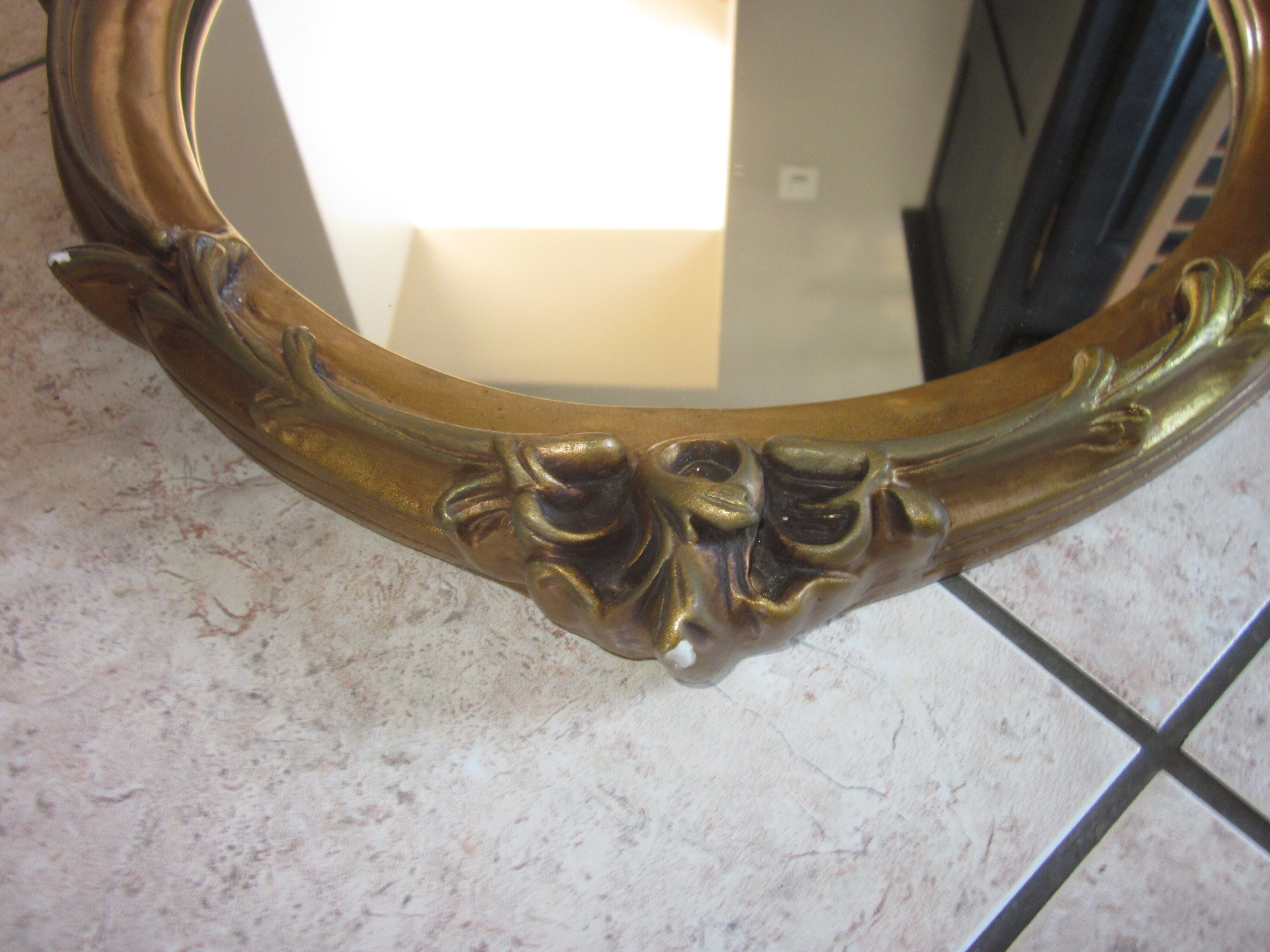 Gold mirror in platre 47x67cm