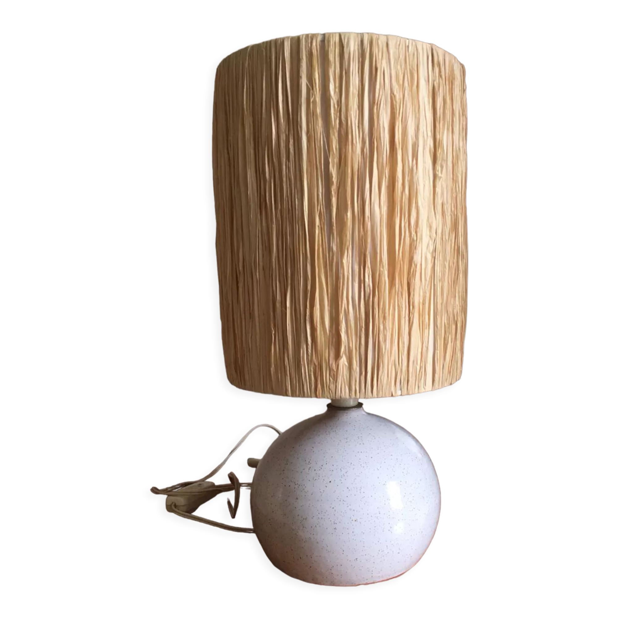 Ceramic table lamp and rafia