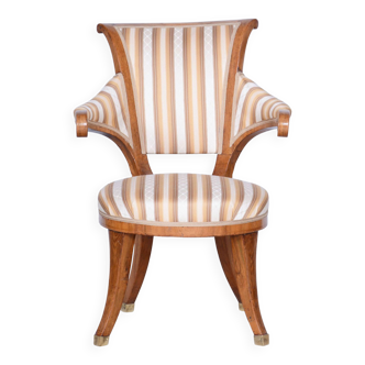 Fauteuil Biedermeier restauré en noyer, Josef Danhauser, Vienne, Autriche, années 1820