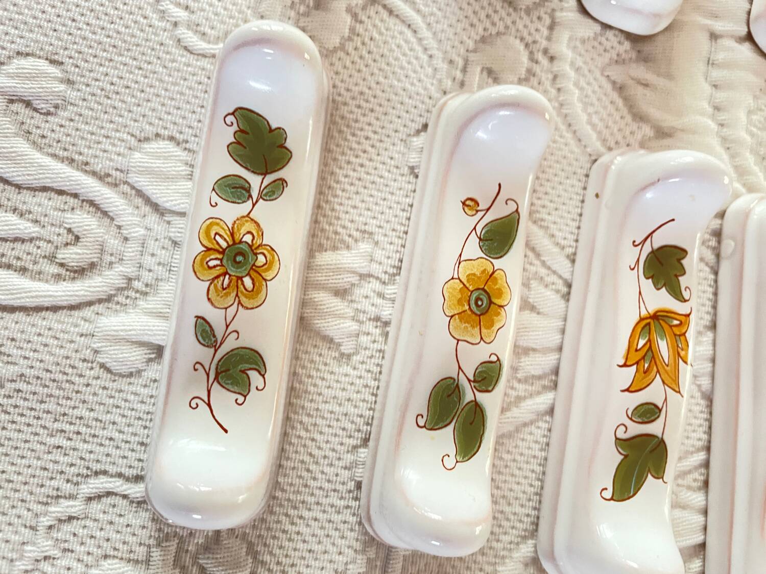 12 earthenware knife holders from Moustiers Sainte Marie at the time of the earthenware makers