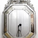 Venitien mirror with a pediment 94x138cm