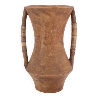Grand vase en bois, anses couvertes d'osier, jarre années 70