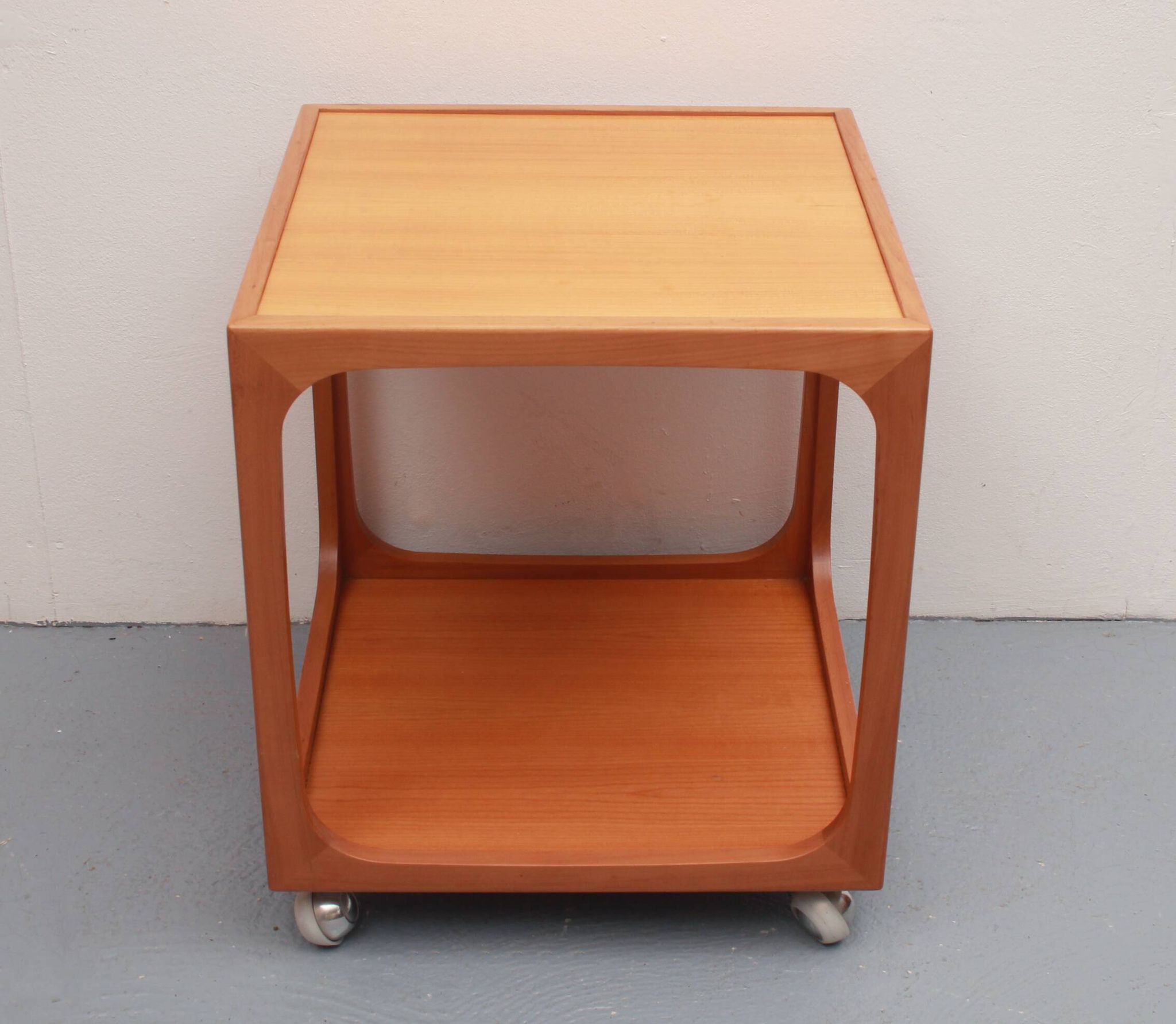 Table d'appoint cube des années 1960 en merisier, Wilhelm Renz