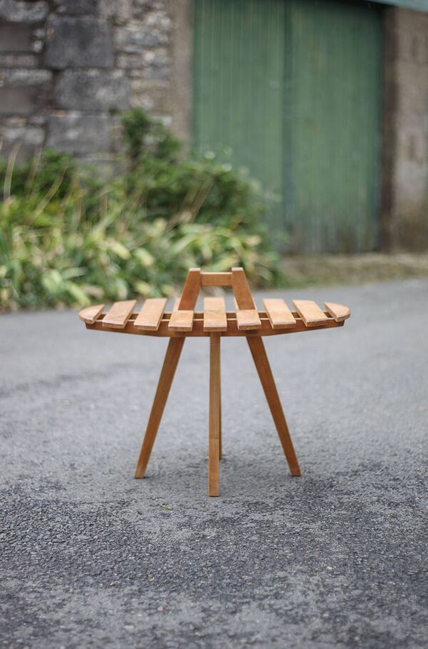 Table basse vintage, table bois avec poignée centrale, décoration intérieur, terrasse, patio