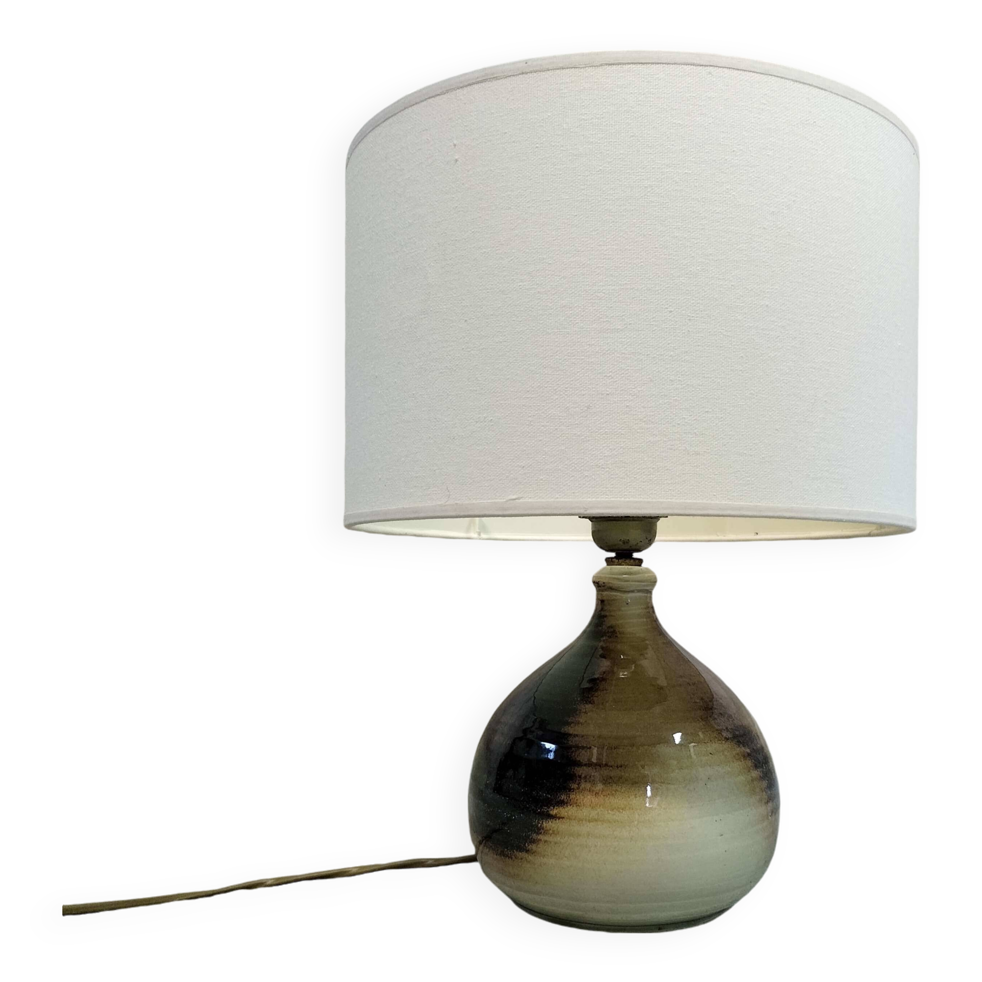 Ceramic table lamp.
