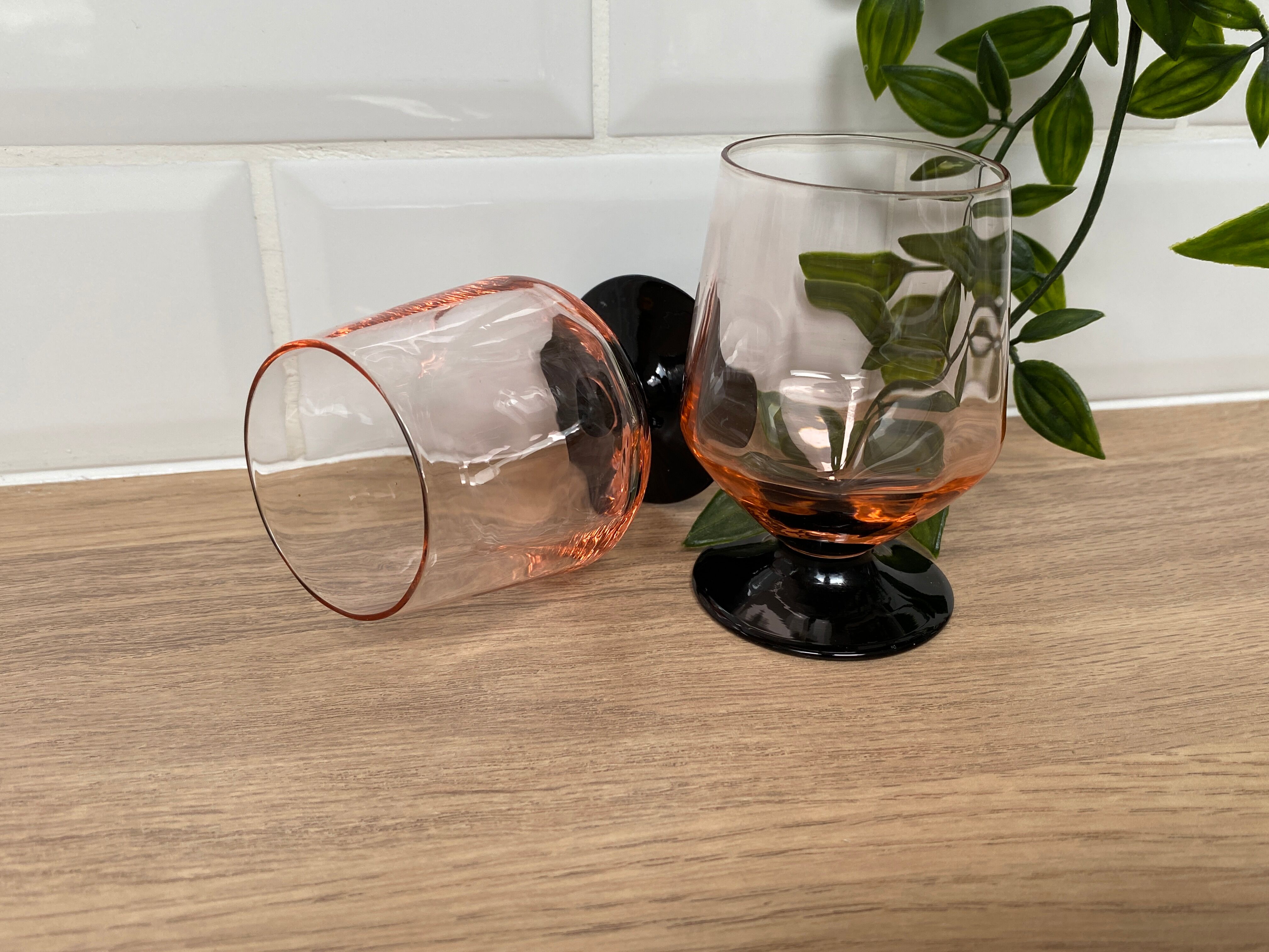 Set of 2 glasses old pink black foot