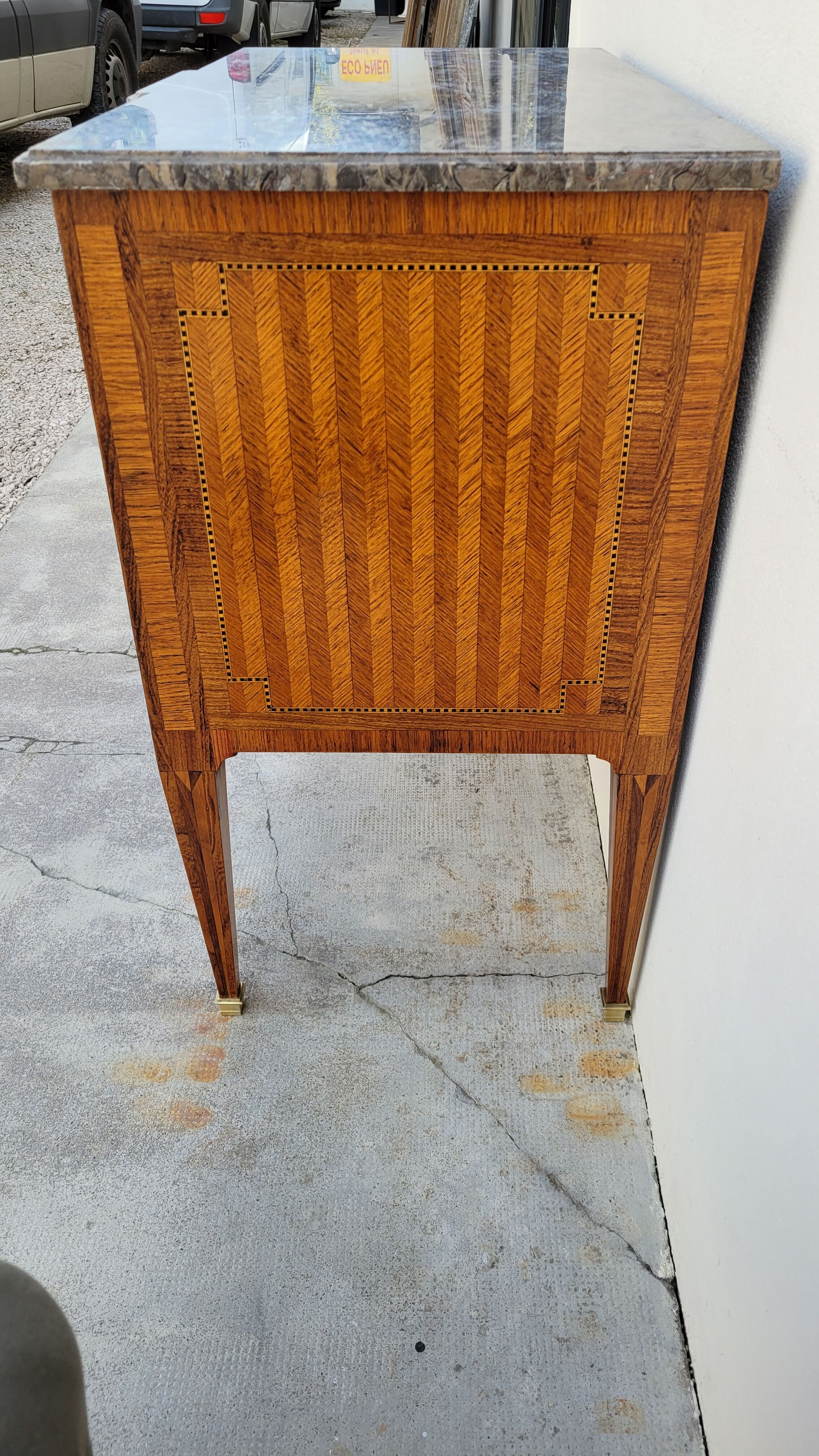 Louis XVI jumping chest of drawers in marquetry 19th