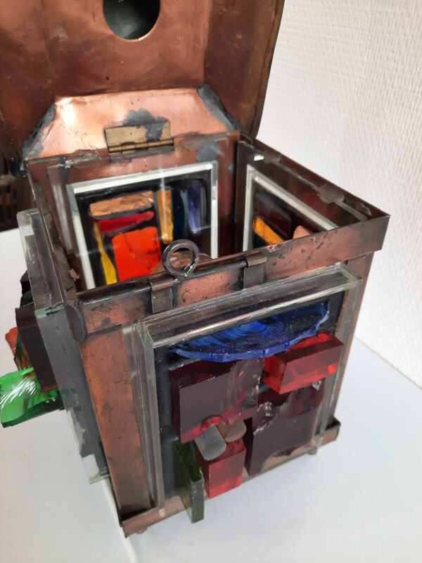 Lampe de table-lanterne en cuivre et verres multicolores années 60