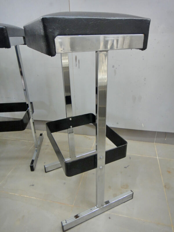 Lot de 4 tabourets de bar simili cuir noir vintage