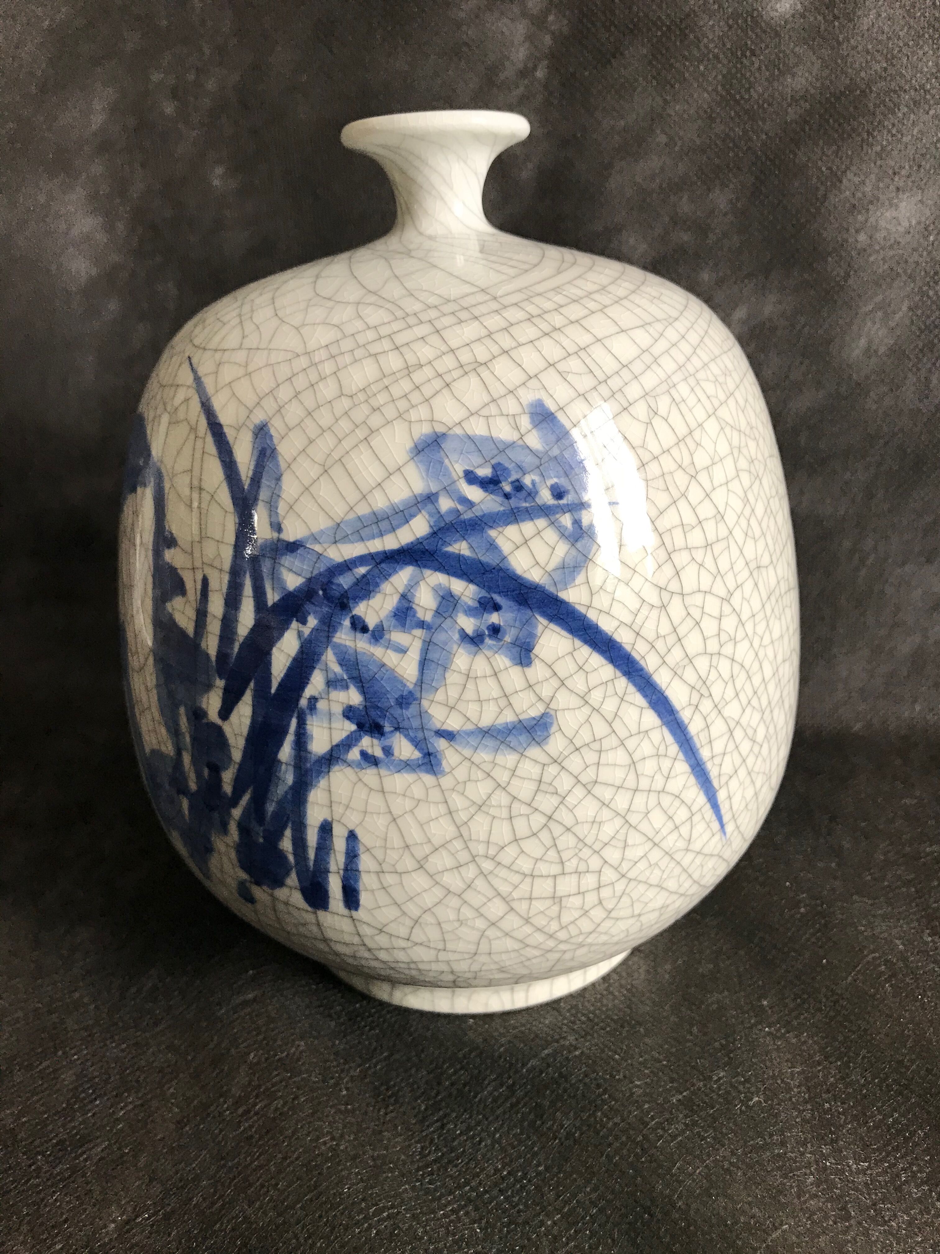Vase ball with flattened pinched collar