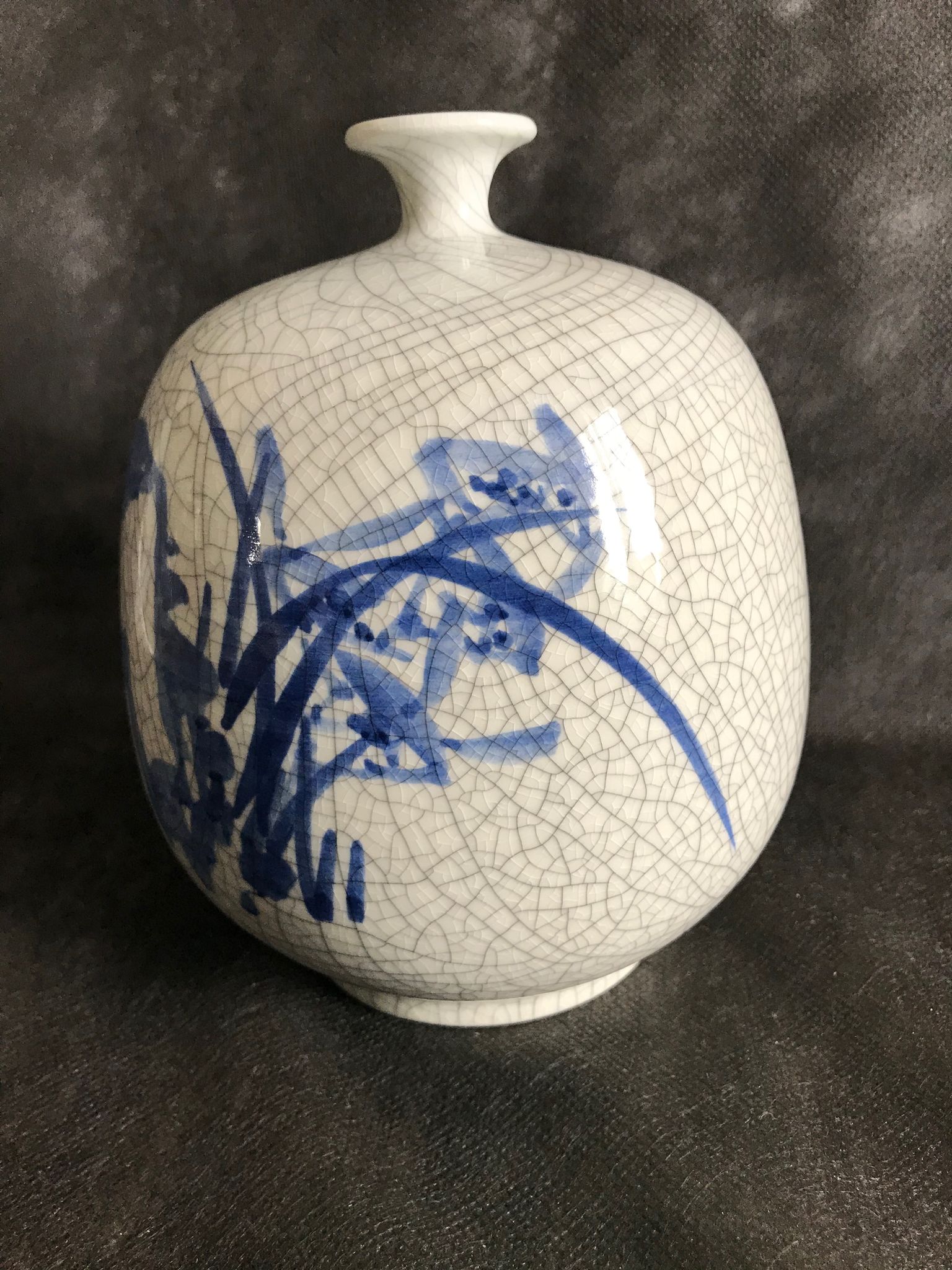 Vase ball with flattened pinched collar