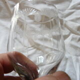 Suite of 11 glasses with engraved glass wine foot of the years 1940 colored foot