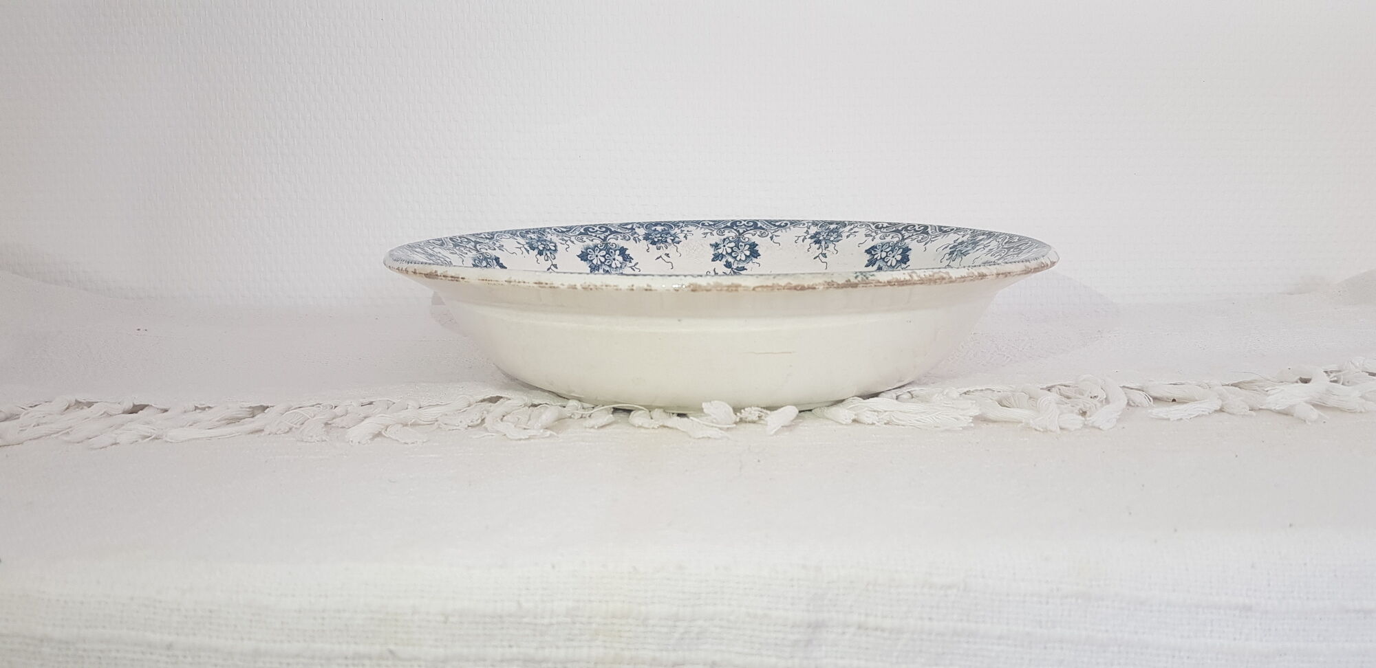 Hollow flat in earthenware of St Amand and Hamage model Primery, iron earth.