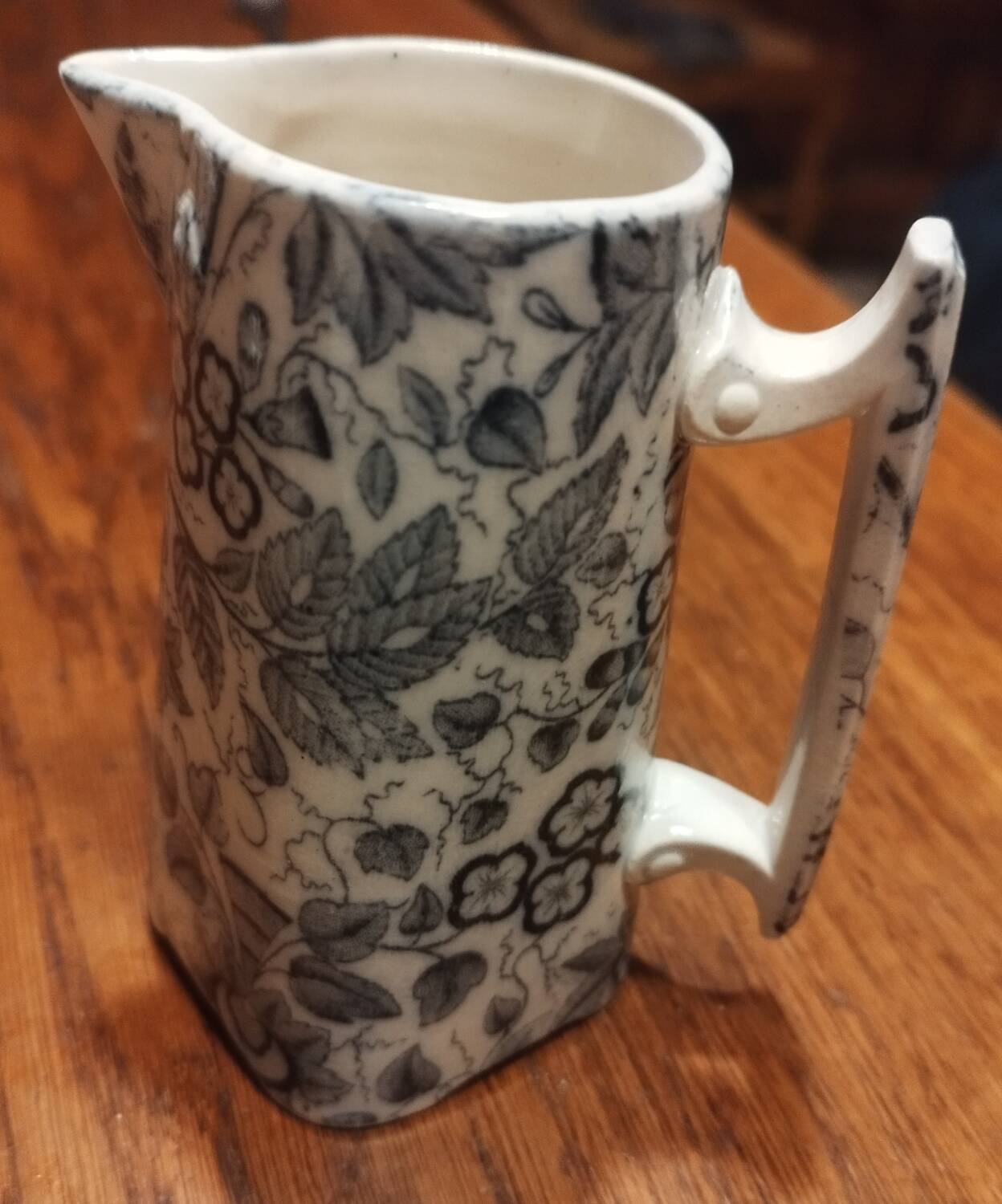 Small cream jug SARREGUEMINES Decor Favourite