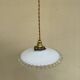 Trio suspension vintage abat jour opaline ondulée fils dorés lumière ancienne