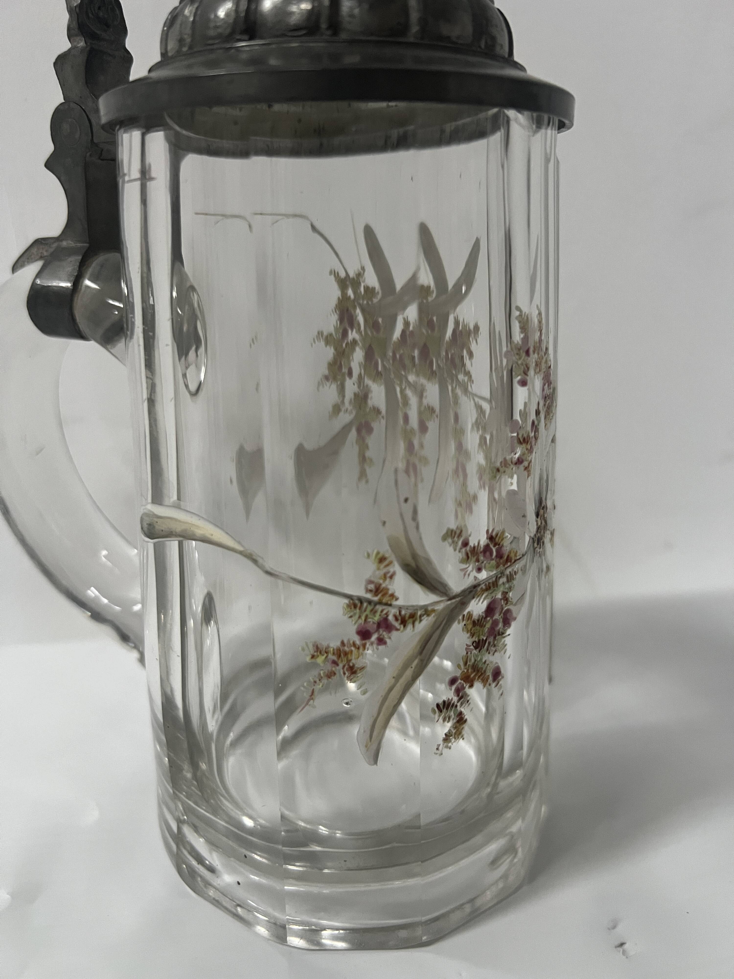 Bock couvert a bière en verre émaillé XX siècle