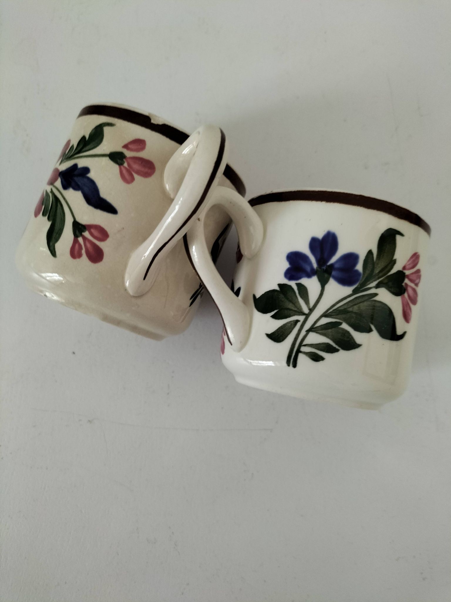 Pair of antique Saint-Amand cups – Floral decoration 4146 (1930s–50s)