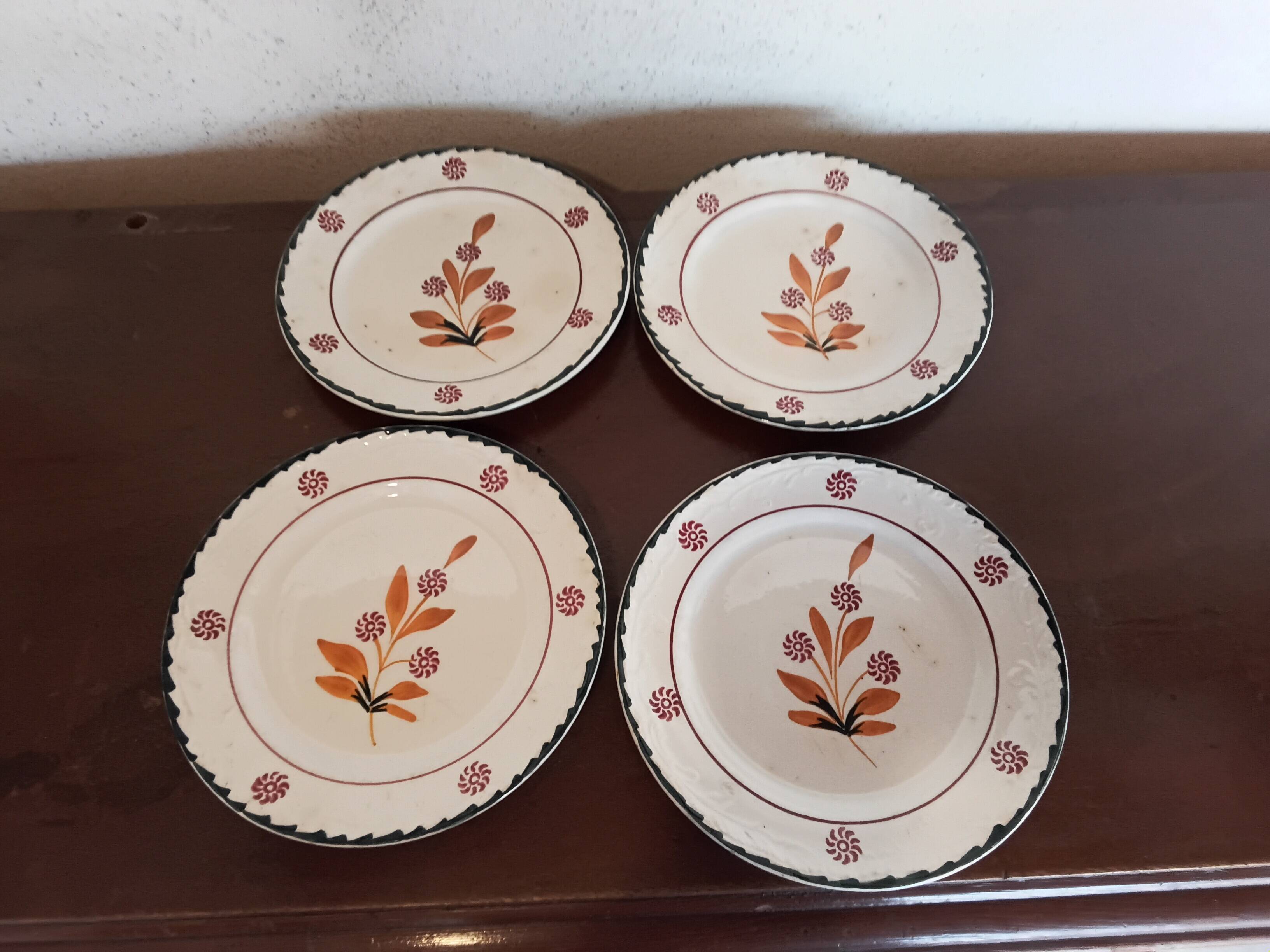 4 assiettes à dessert St Amand