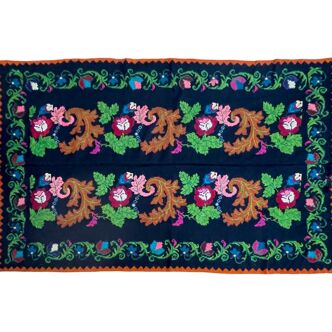 Tapis en laine roumaine design floral et feuilles brunes