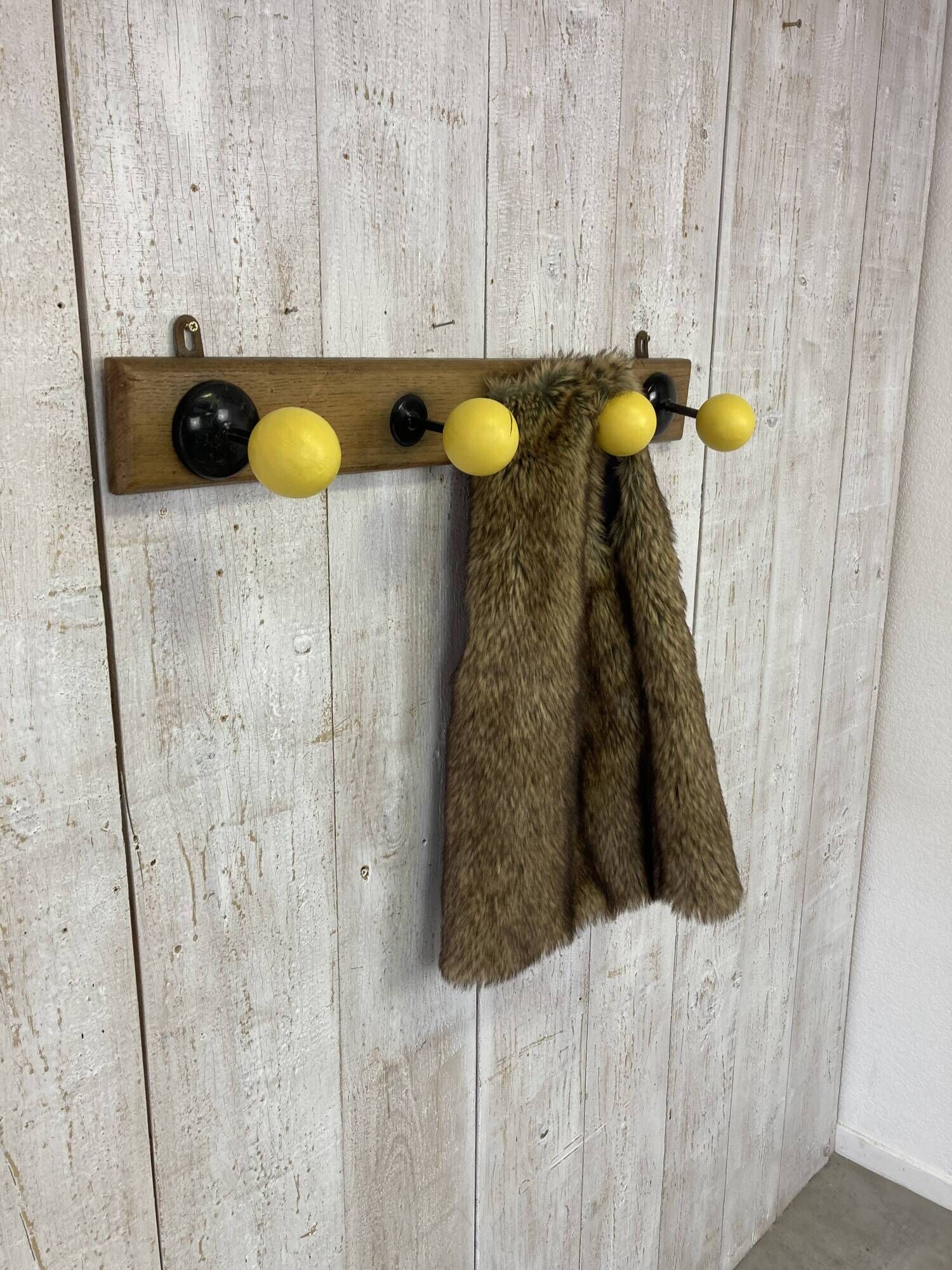 Bistro coat hook
