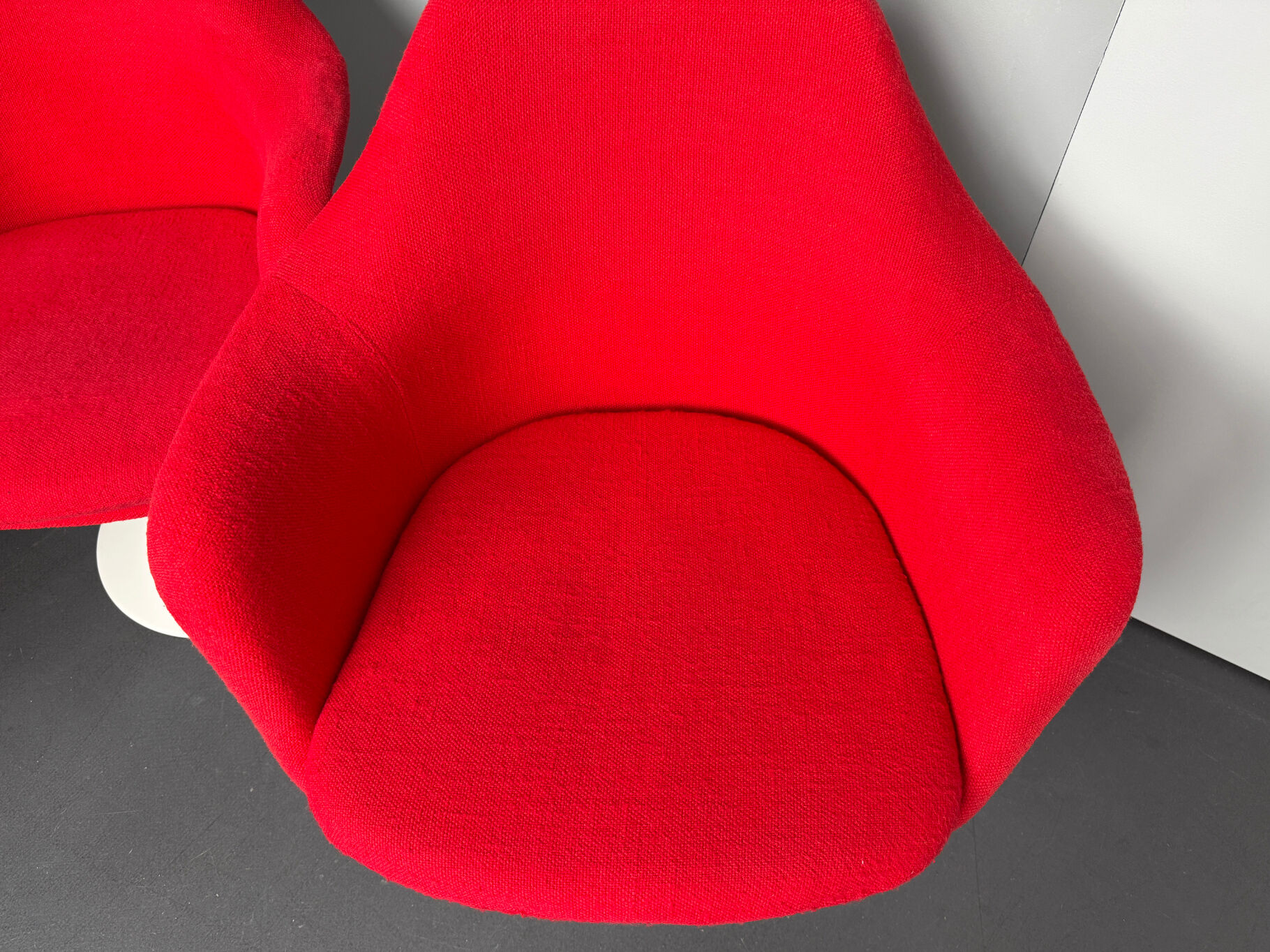 Tulip chair – swivel armchair red, by Eero Saarinen for Knoll International, Italy, 1960s