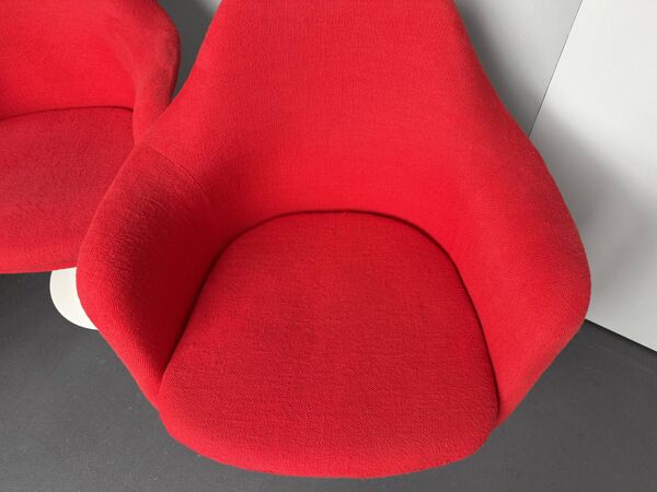 Chaise Tulipe – fauteuil pivotant rouge, par Eero Saarinen pour Knoll International, Italie, années 1960.