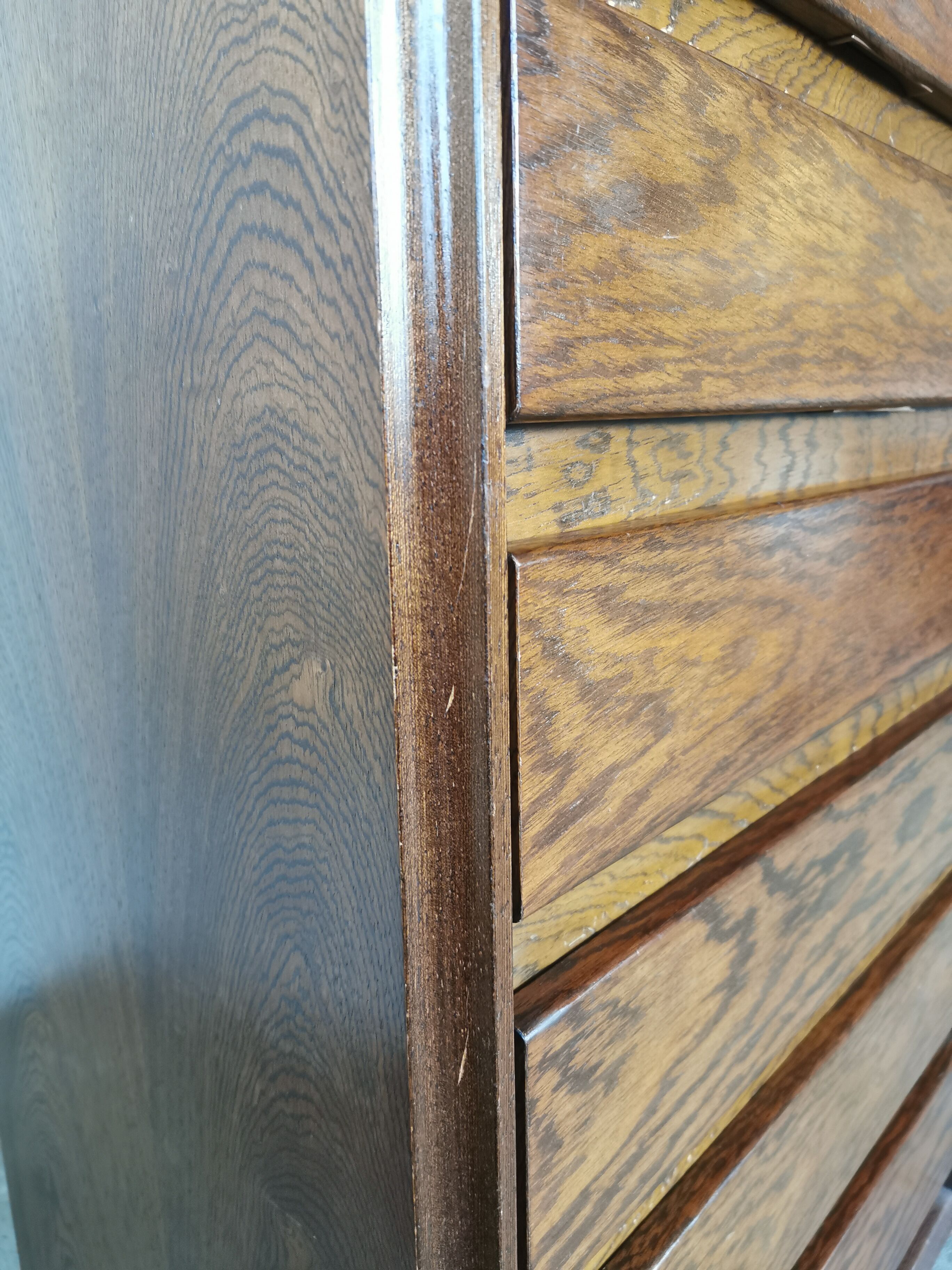 Weekly chest of drawers