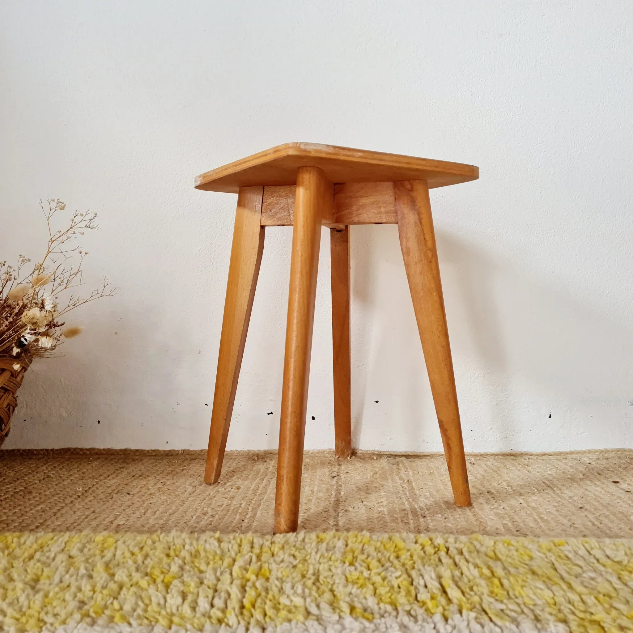 Vintage wooden stool with tapered legs - 1960s / Mid-Century