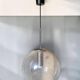 Suspension globe en verre soufflé bullé, monture chromée