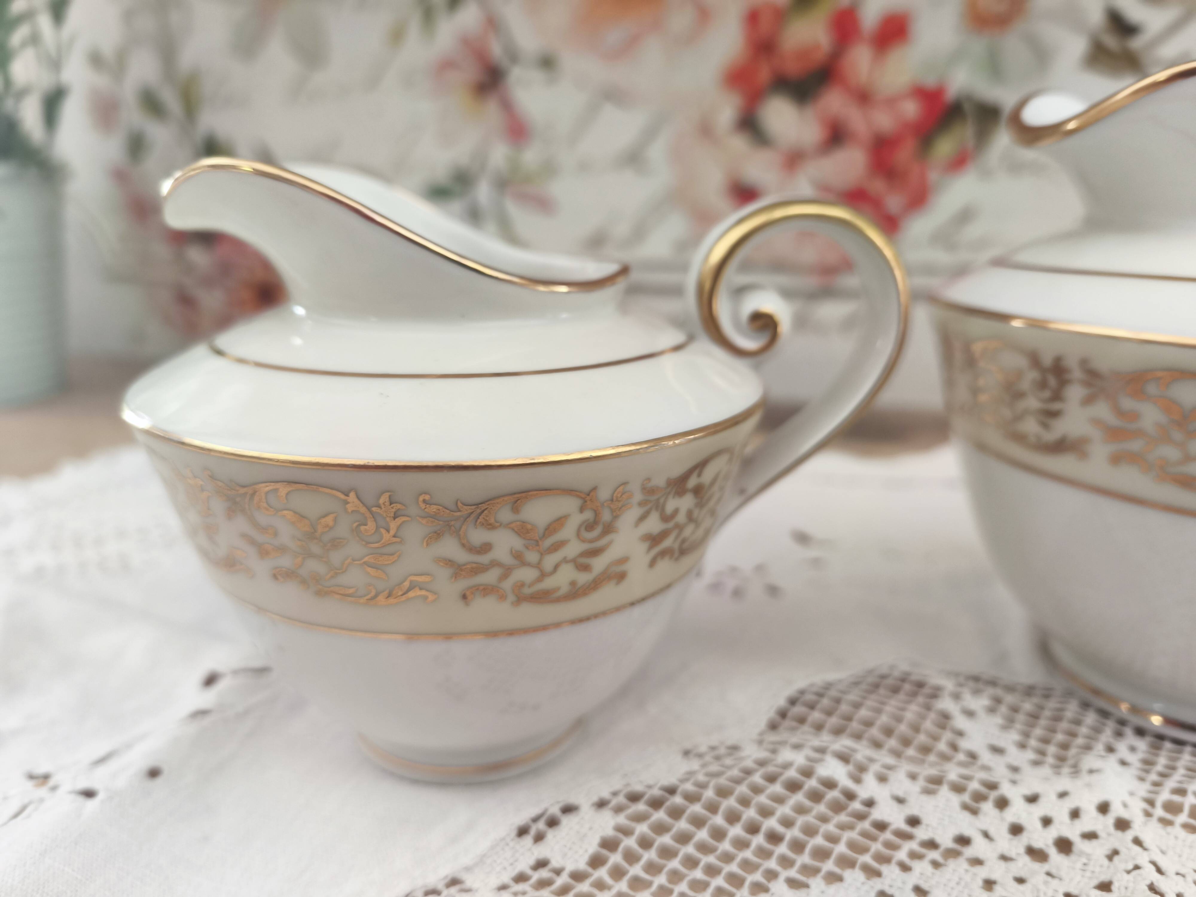Ensemble pot à lait et crémier en porcelaine de Limoges