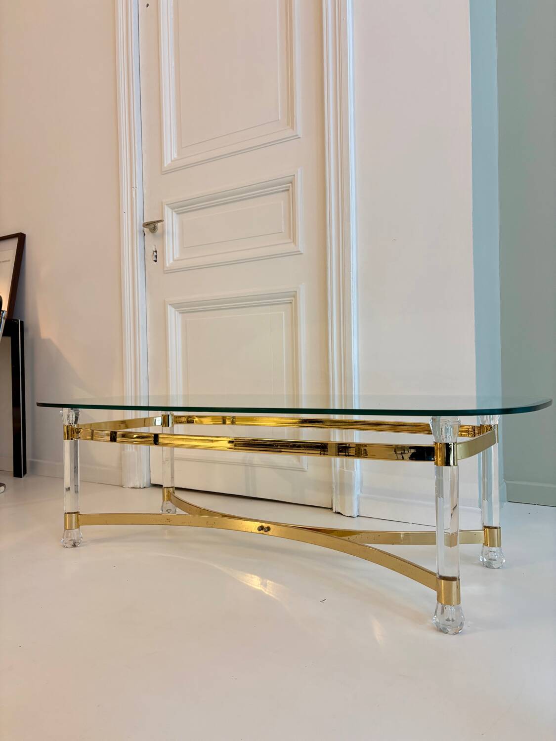Vintage coffee table with bevelled glass and plexiglass from the 1970s.