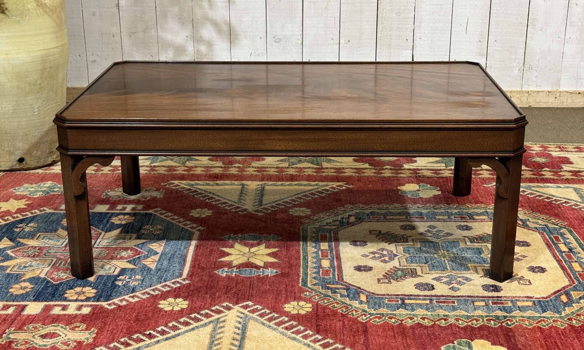 English coffee table in mahogany from the 1950s.