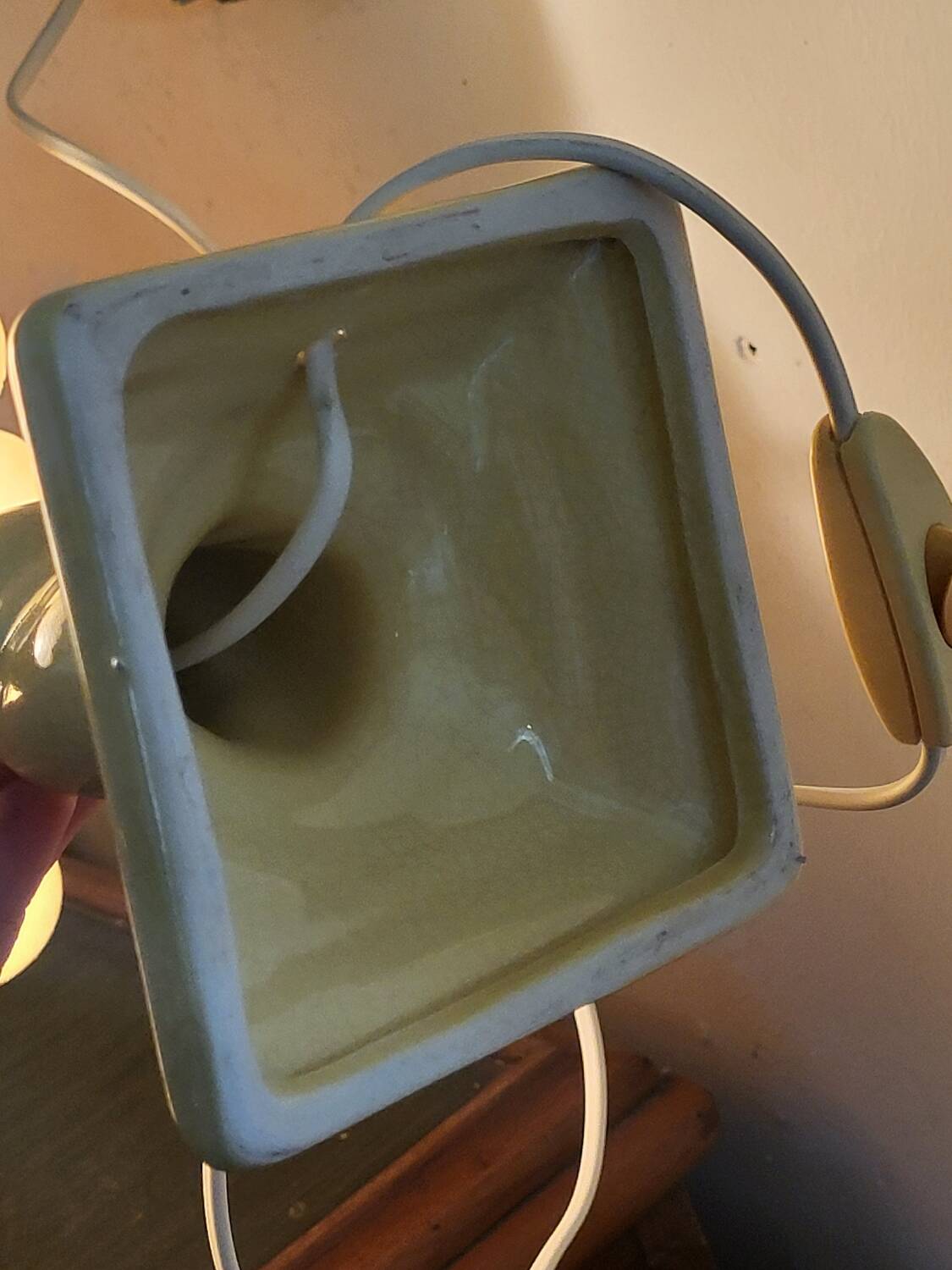 Butter yellow lamp