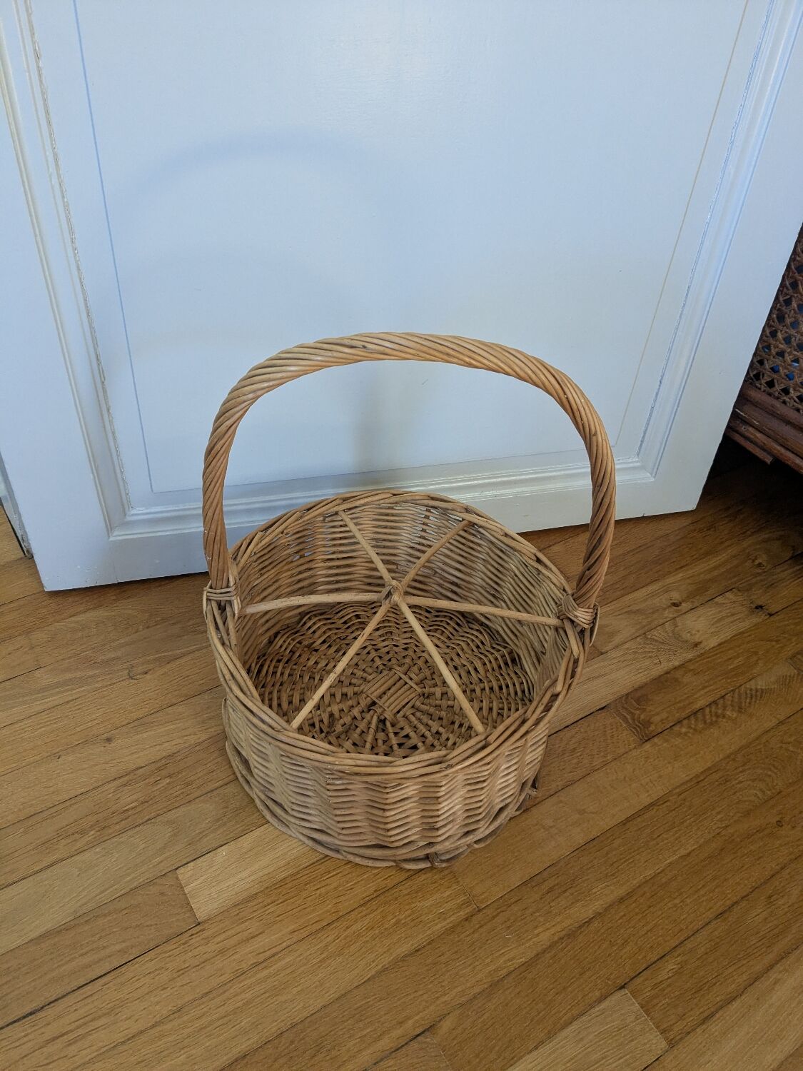 Wicker bottle basket