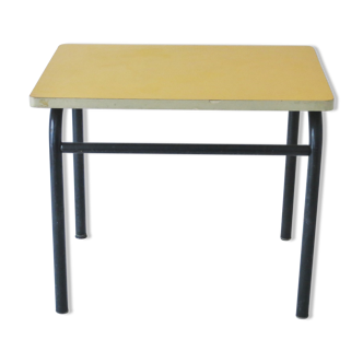 Table d'écolier jaune