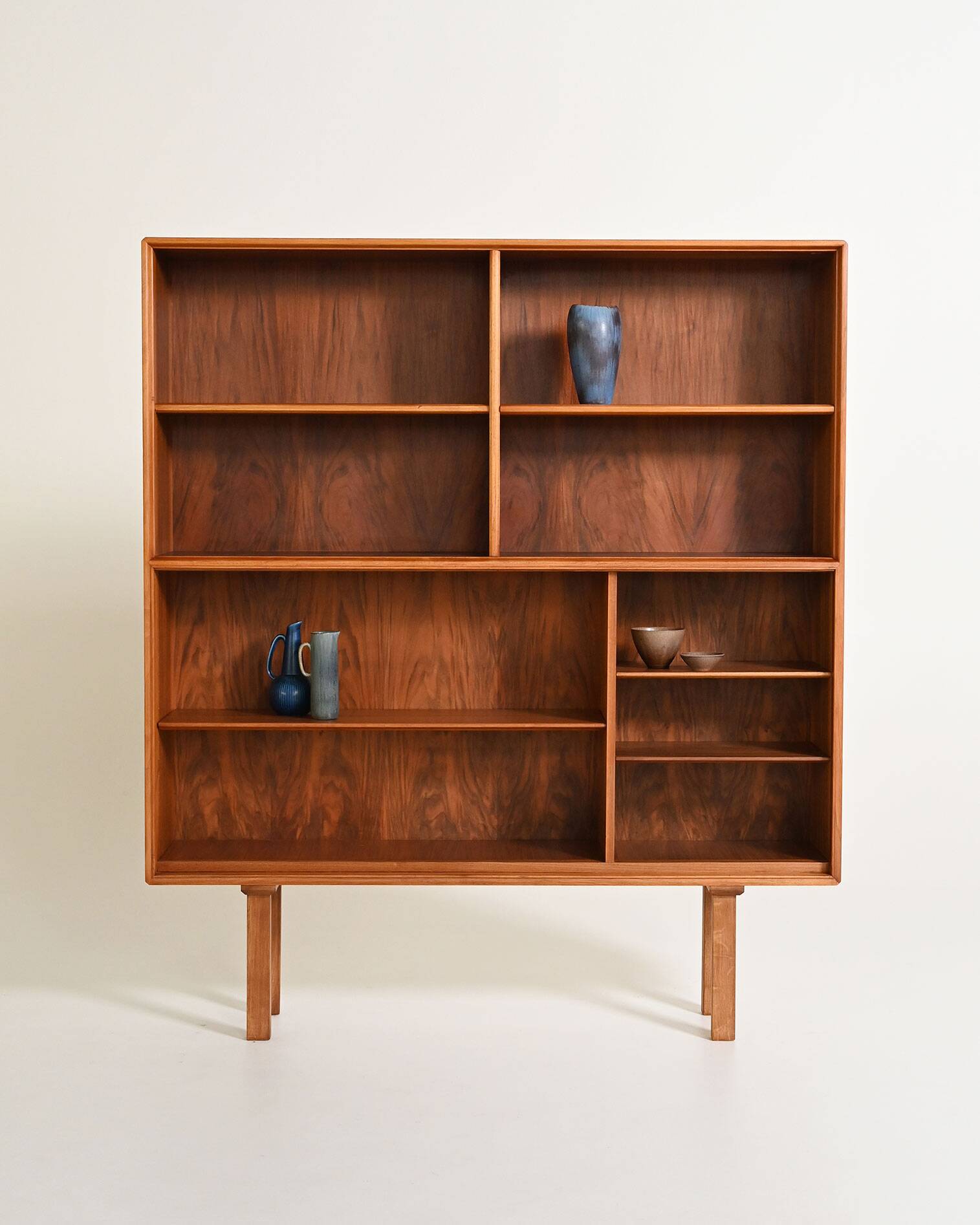 Bibliothèque en noyer scandinave, années 1960