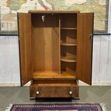 Petite armoire d'étudiant anglais en loupe de noyer des années 1930